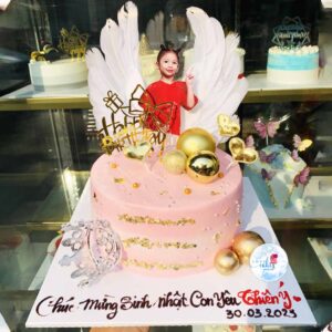 Bánh sinh nhật cánh thiên thần cho bé gái