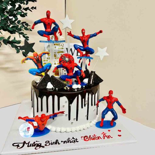 Bánh sinh nhật siêu nhân cho bé trai