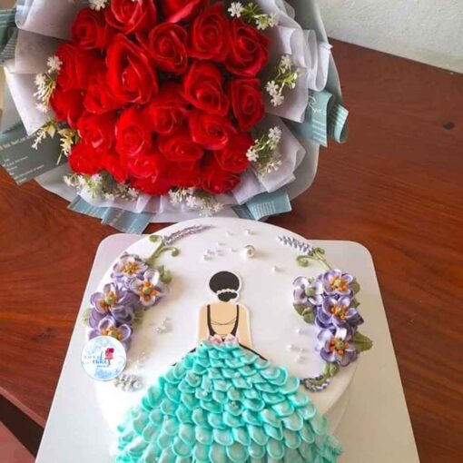 Bánh sinh nhật và hoa hồng