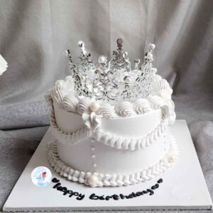 Bánh sinh nhật vương miện màu trắng