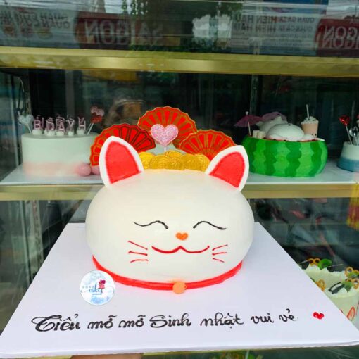 Bánh sinh nhật con mèo dễ thương may mắn