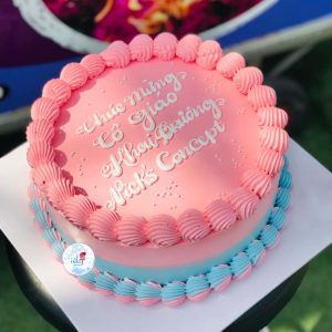 Bánh sinh nhật màu hồng đơn giản