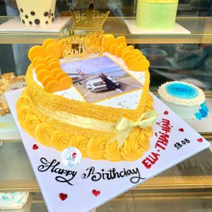 Bánh sinh nhật tông vàng sang trọng