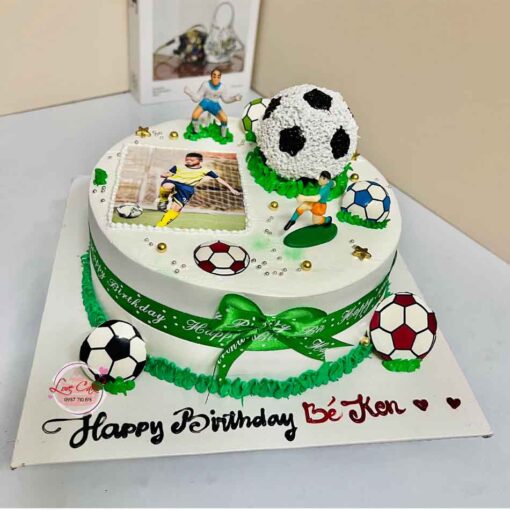 Bánh sinh nhật in hình cho bé trai yêu bóng đá