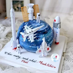 Bánh sinh nhật phi hành gia cho bé trai