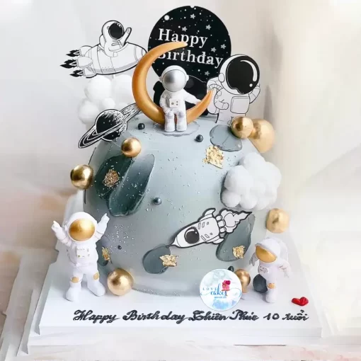 Bánh sinh nhật phi hành gia đơn giản