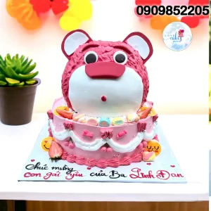 Bánh sinh nhật tạo hình gấu dâu dễ thương