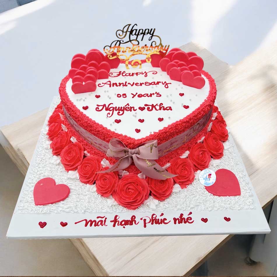 Bánh kem kỷ niệm ngày cưới 5 năm Bánh kem kỷ niệm ngày cưới 5 năm hình trái tim