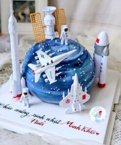 Bánh sinh nhật phi hành gia vũ trụ