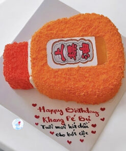 Bánh kem chai dầu gió tạo hình hài hước độc lạ cho sinh nhật