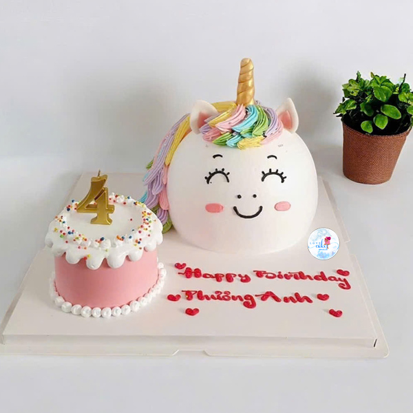 Bánh sinh nhật tạo hình con ngựa cho bé gái tuổi Ngọ