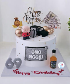 Bánh sinh nhật tặng ông ngoại 69 tuổi tone trắng vàng trang trí xe hơi tiền đô rượu sang trọng