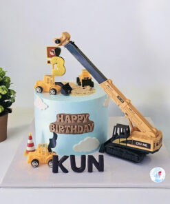 bánh kem xe cần cẩu chủ đề công trình cho bé trai