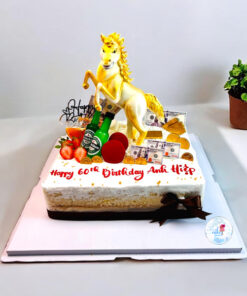 Bánh sinh nhật tạo hình con ngựa vàng kết hợp tiền và phụ kiện tài lộc sang trọng